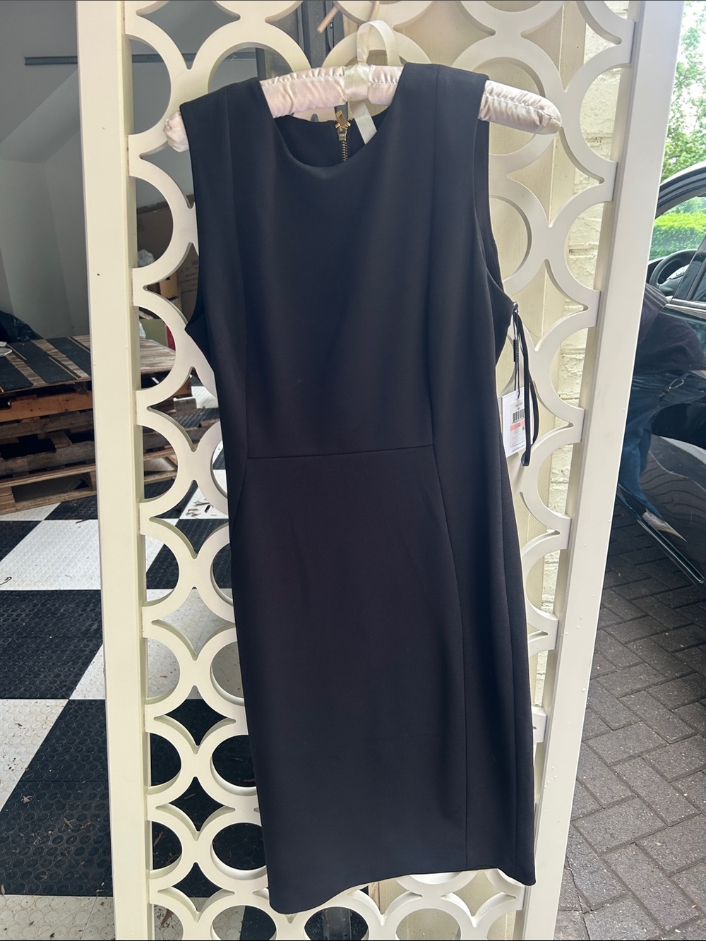 Calvin Klein Sleek Black Sleeveless Sheath Dress